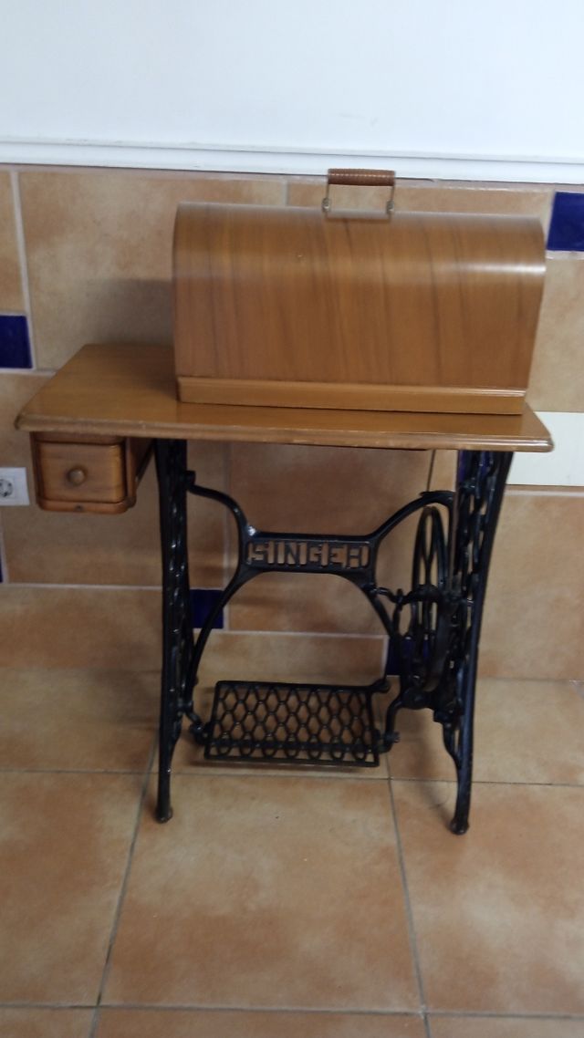 Maquina antigua de coser Singer