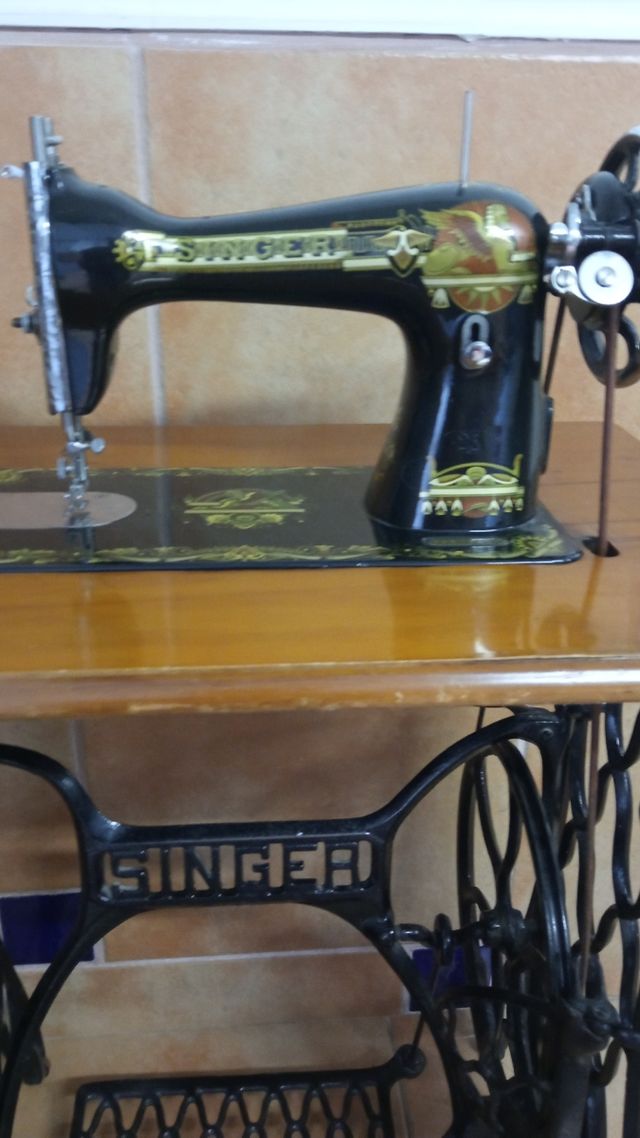 Maquina antigua de coser Singer