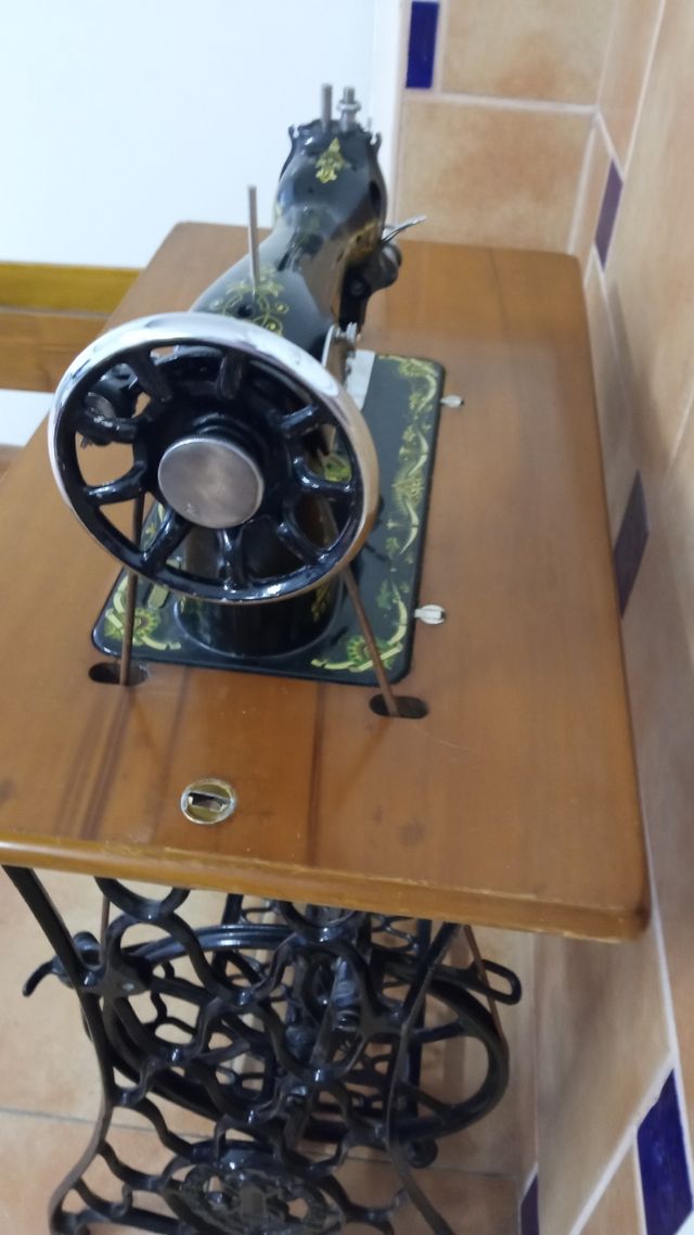 Maquina antigua de coser Singer