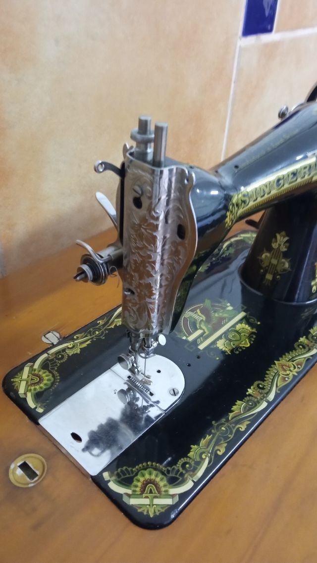 Maquina antigua de coser Singer