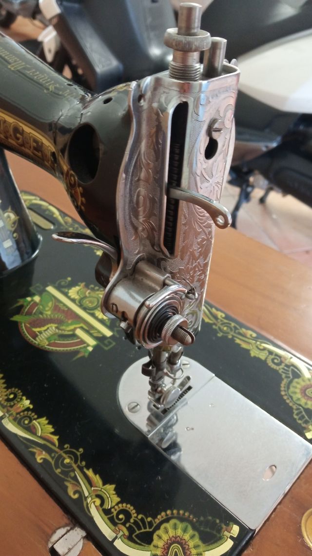 Maquina antigua de coser Singer