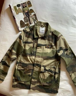 CHAQUETA DE MUJER CON LENTEJUELAS Y ESTAMPADO