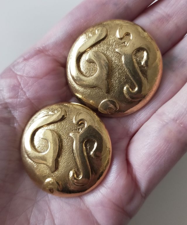 Icónicos pendientes Arabesques Yves Saint Laurent