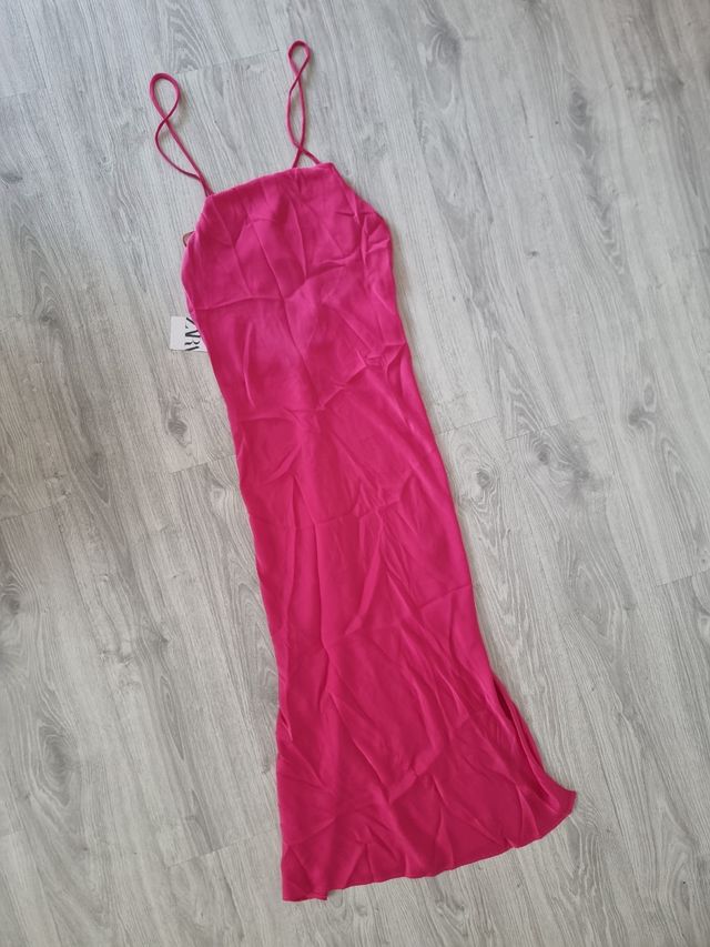 Vestido satinado rosa