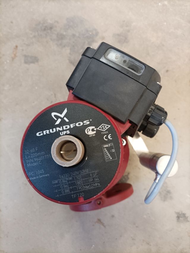 Bomba circuladora Grundfos