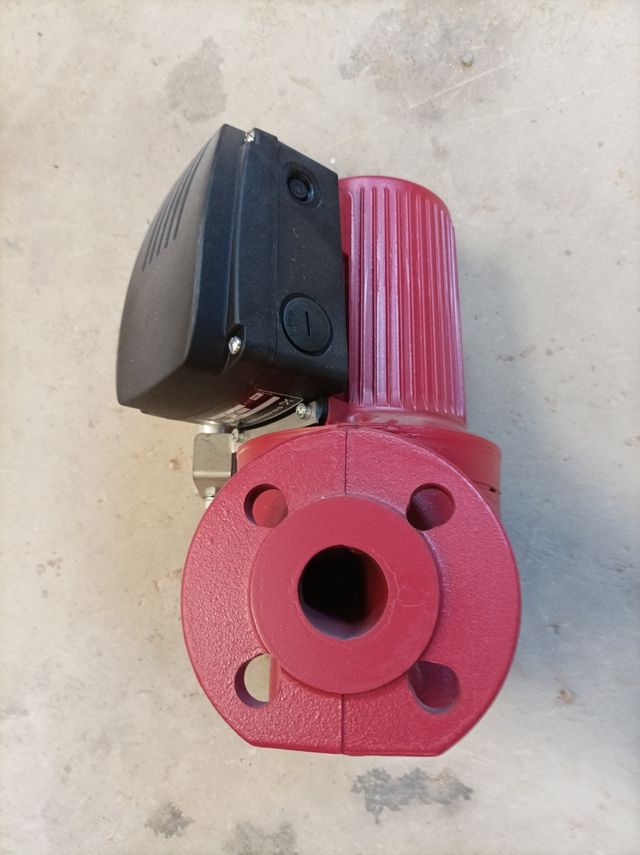 Bomba circuladora Grundfos