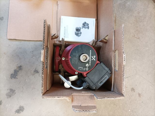 Bomba circuladora Grundfos