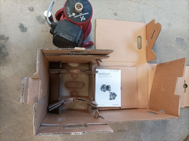 Bomba circuladora Grundfos