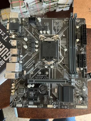 Placa base Gigabyte H310 LGA 1151 No funciona