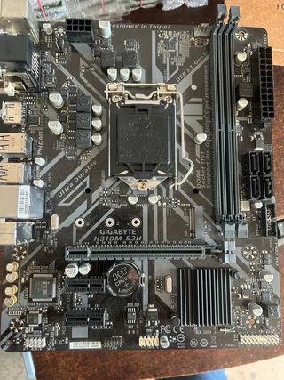 Placa base Gigabyte H310 LGA 1151 No funciona