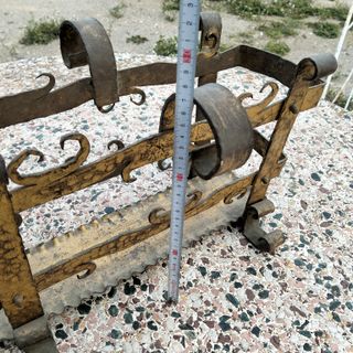 Macetero revistero antiguo hierro forjado dorado