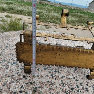 Macetero revistero antiguo hierro forjado dorado