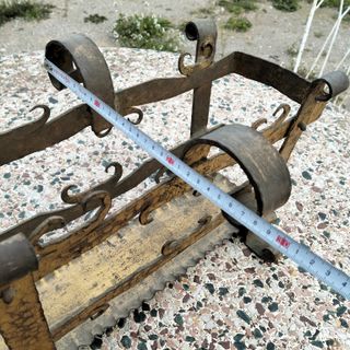 Macetero revistero antiguo hierro forjado dorado