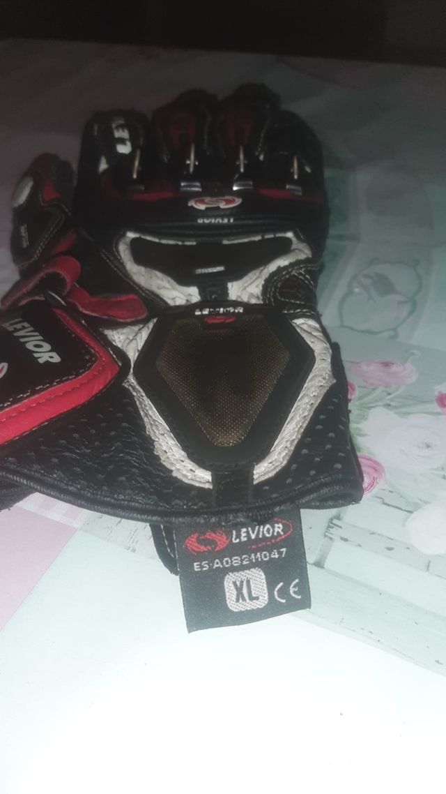 Mono entero , botas y guantes moto