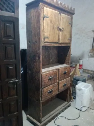 Alacenas muy antigua de buen castaño macizo