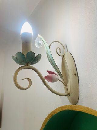 Tre lampadari e un’applique shabby chic