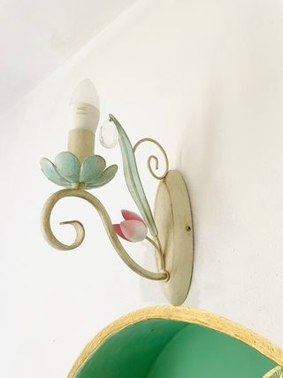 Tre lampadari e un’applique shabby chic