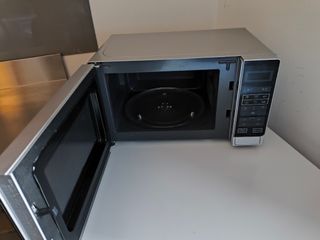 Microondas sharp 800w r242inw sin grill