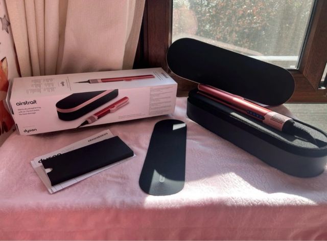Dyson Airstrait