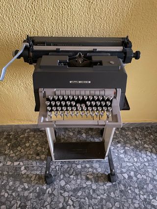 Maquina de escribir olivetti