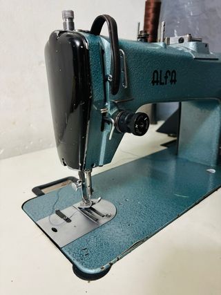 Máquina de coser profesional ALFA 157