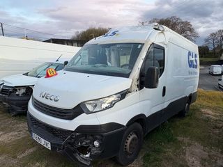 Iveco eDaily L3H3 2.3 GOLPE FUERTE EN TECHO
