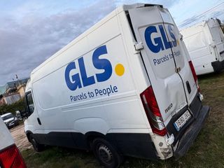 Iveco eDaily L3H3 2.3 GOLPE FUERTE EN TECHO