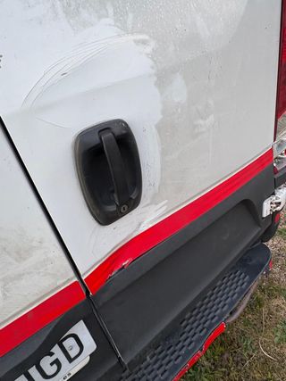 Iveco eDaily L3H3 2.3 GOLPE FUERTE EN TECHO