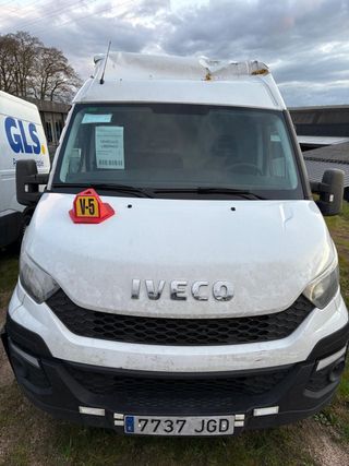 Iveco eDaily L3H3 2.3 GOLPE FUERTE EN TECHO