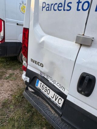 Iveco eDaily L3H3 2.3 GOLPE FUERTE EN TECHO
