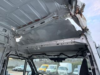 Iveco eDaily L3H3 2.3 GOLPE FUERTE EN TECHO