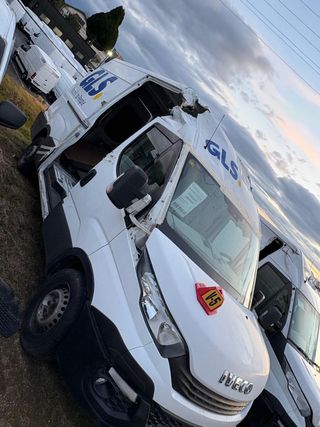 Iveco eDaily L3H3 2.3 GOLPE FUERTE EN TECHO