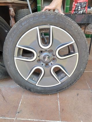 Ruedas, Neumáticos 
