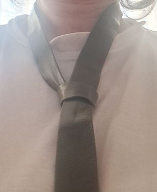 Corbata imitacion cuero