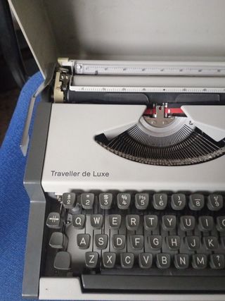 Máquina de escribir Olympia AEG