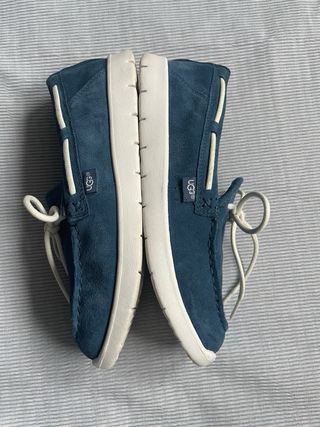 Mocasines niño. Ugg