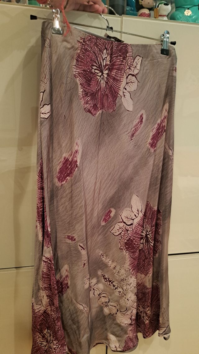 Falda estampada midi satén