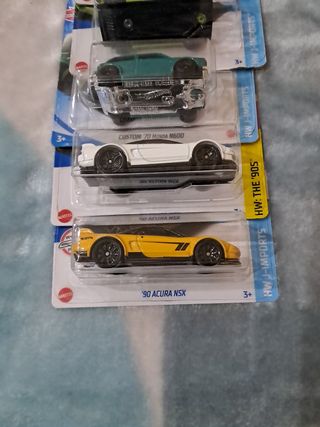 5 Hot wheels 