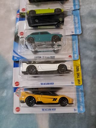 5 Hot wheels 