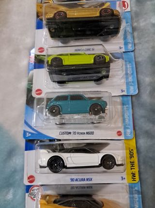 5 Hot wheels 