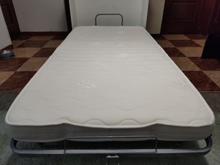 Mueble cama plegable blanco con somier y colchón