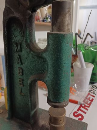 Maquina de forrar botones