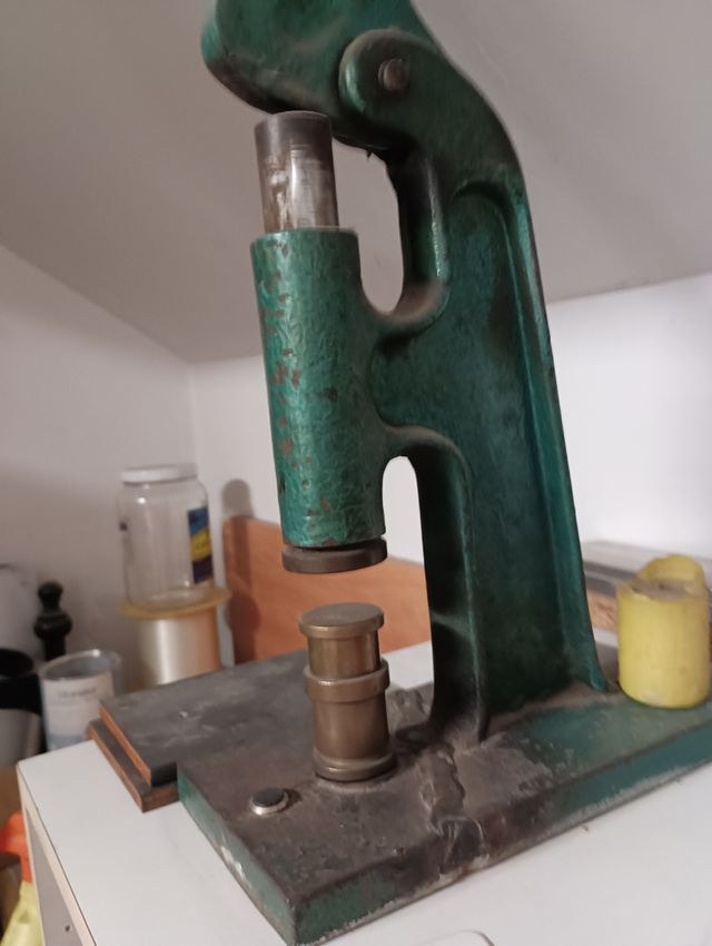 Maquina de forrar botones