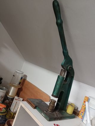 Maquina de forrar botones