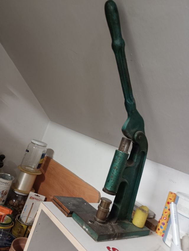 Maquina de forrar botones