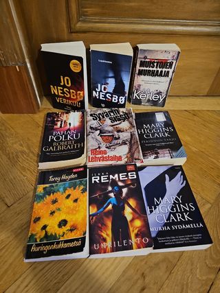 Set di 9 libri in finlandese - Libros en finés