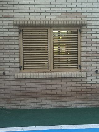 Ventana y veneciana