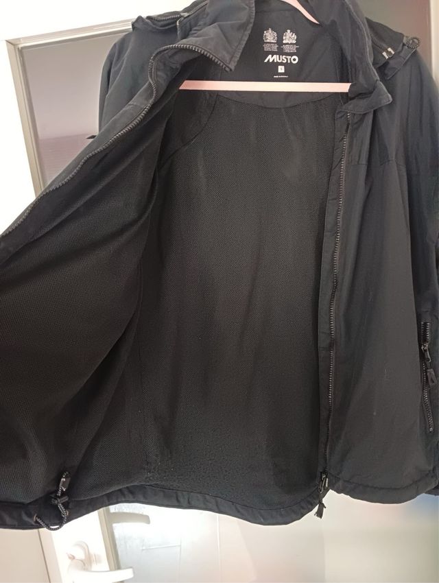 Chaqueta MUSTO Cortavientos