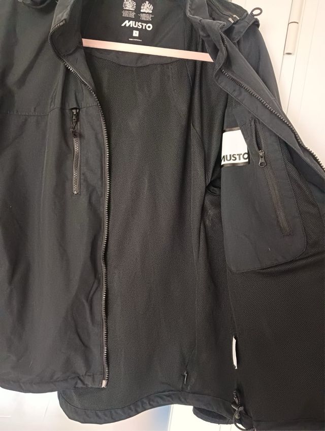 Chaqueta MUSTO Cortavientos