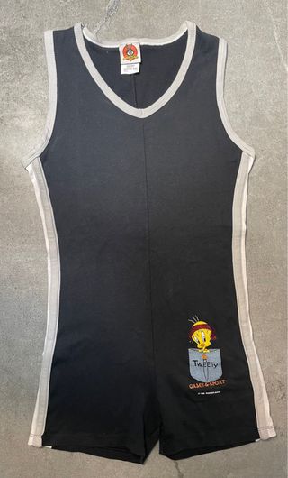 Mono pantalón corto de Looney Tunes en talla L 